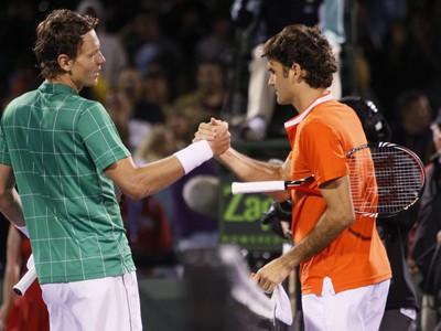 Federer gratuluje Berdychovi