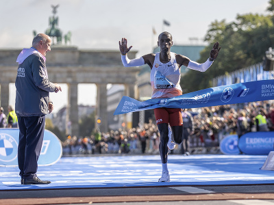 Eliud Kipchoge sa stal víťazom Berlínskeho maratónu 2023