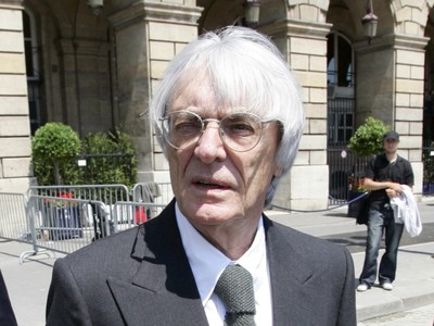 Bernie Eccletone, Paríž, 24.