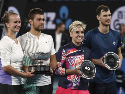 Spoločná fotka po skončení finále zmiešanej štvorhry na Australian Open 2020