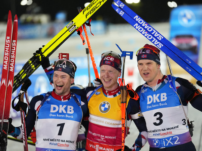 Nórske víťazné trio zľava: Sturla Holm Laegreid, Johannes Thingnes Boe a Vetle Sjaastad Christiansen 