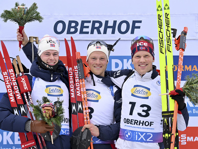 Stupeň víťazov: Sturla Holm Lägreid, Endre Strömsheim a Johannes Dale-Skjevdal