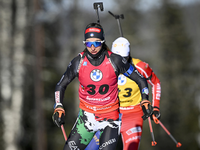 Talianka Lisa Vittozziová počas pretekov vo švédskom Östersunde