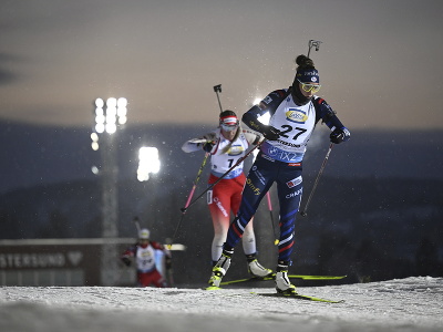 Na snímke francúzska biatlonistka Lou Jeanmonnotová zvíťazila v šprinte žien na 7,5 km na Svetovom pohári vo švédskom Östersunde 1. decembra 2023