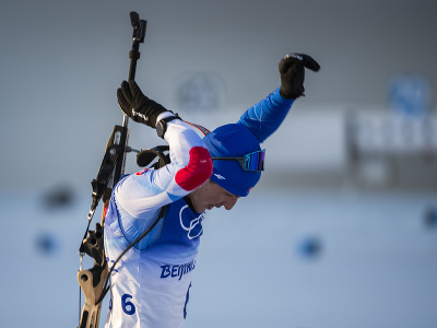 Na snímke slovenský biatlonista Michal Šima počas streľby v rámci vytrvalostných pretekov mužov na 20 km na zimných olympijských hrách ZOH 2022 v Pekingu