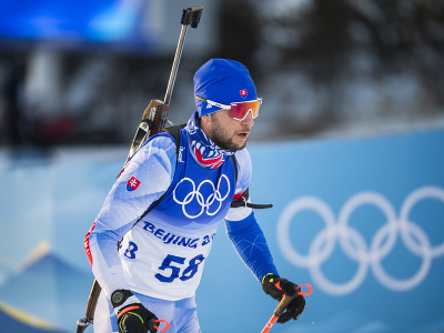 Na snímke slovenský biatlonista Šimon Bartko počas vytrvalostných pretekov mužov na 20 km na zimných olympijských hrách ZOH 2022 v Pekingu