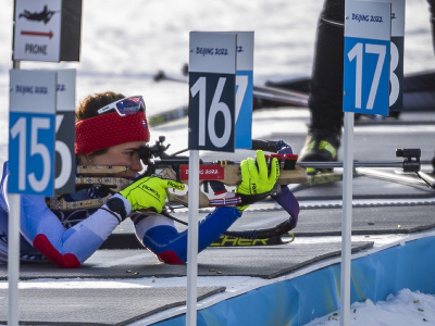 a snímke slovenská biatlonistka Veronika Machyniaková počas streľby na vytrvalostných pretekoch žien na 15 km v biatlone na zimných olympijských hrách ZOH 2022 v Pekingu