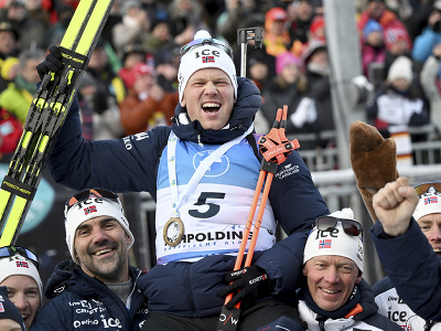 Nórsky biatlonista Johannes Dale-Skjevdal zvíťazil v nedeľňajších stíhacích pretekoch na 12,5 km na podujatí 5. kola Svetového pohára v Ruhpoldingu.