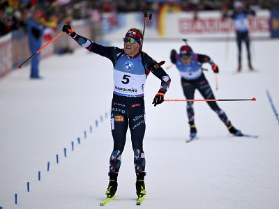 Nórsky biatlonista Johannes Dale-Skjevdal zvíťazil v nedeľňajších stíhacích pretekoch na 12,5 km na podujatí 5. kola Svetového pohára v Ruhpoldingu.
