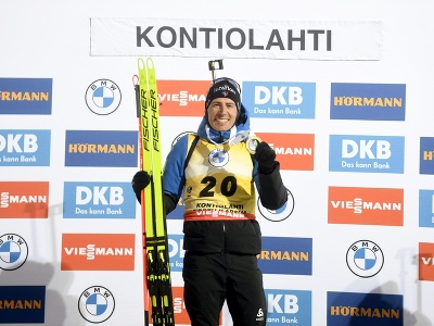 Francúzsky biatlonista Quentin Fillon Maillet zvíťazil v sobotných rýchlostných pretekoch na 10 km na podujatí Svetového pohára vo fínskom Kontiolahti. 