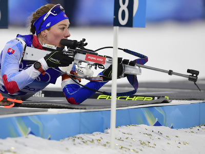 Na snímke slovenská biatlonistka Ivona Fialková počas streľby v šprinte žien na 7,5 km na zimných olympijských hrách ZOH 2022 v Pekingu