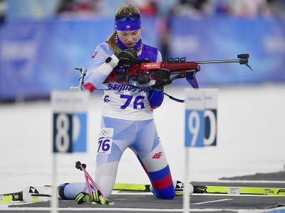 Na snímke slovenská biatlonistka Henrieta Hovátová počas streľby v šprinte žien na 7,5 km na zimných olympijských hrách ZOH 2022 v Pekingu 