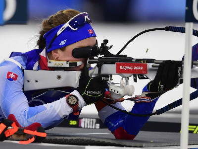 Na snímke slovenská biatlonistka Ivona Fialková počas streľby v šprinte žien na 7,5 km na zimných olympijských hrách ZOH 2022 v Pekingu 