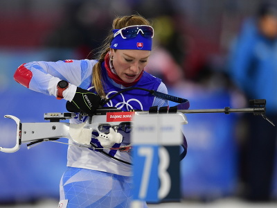 Na snímke slovenská biatlonistka Ivona Fialková počas streľby v šprinte žien na 7,5 km na zimných olympijských hrách ZOH 2022 v Pekingu