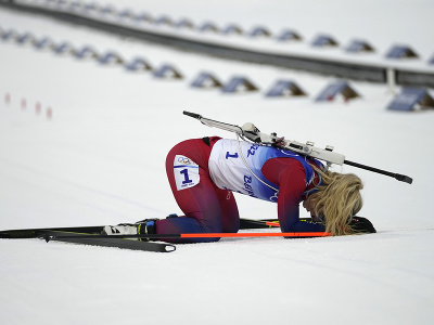 Nórska biatlonistka Tiril Eckhoffová v cieli šprintu žien na ZOH 2022