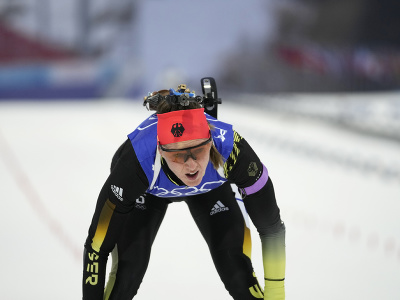 Nemecká biatlonistka Denise Herrmannová v cieli šprintu žien na ZOH 2022