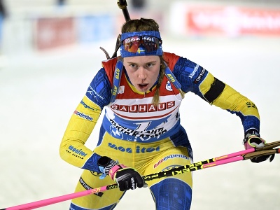 Švédska pretekárka Elvira Öbergová prichádza do cieľa