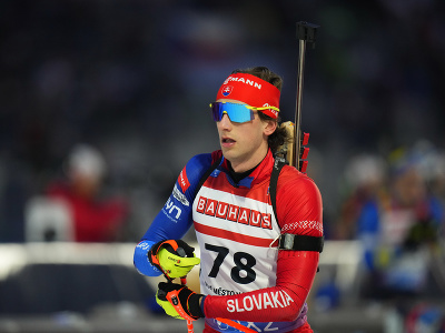 Slovenský biatlonista Damián Cesnek na trati počas vytrvalostných pretekov mužov na 20 km na majstrovstvách sveta v Novom Meste na Morave