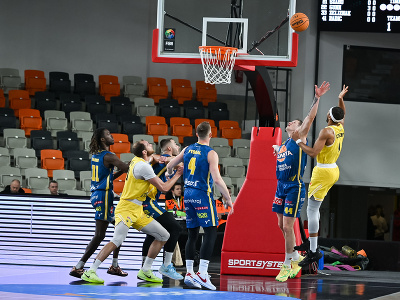 Na snímke hráči počas štvrťfinále Tipsport Česko-slovenského pohára v basketbale mužov Inter Bratislava - SLUNETA Ústí nad Labem