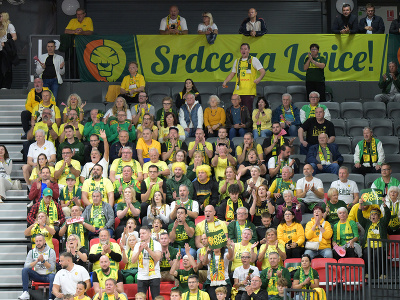 Na snímke fanklub Levíc