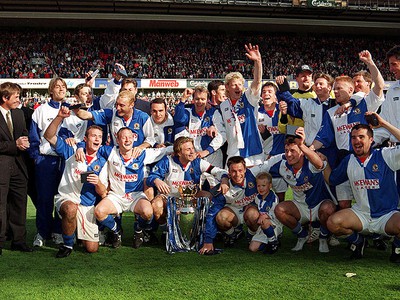 Blackburn Rovers vyhral prvý titul po 81 rokoch. Takmer však o neho aj prišli.