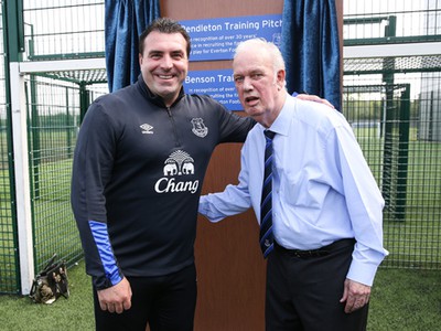 Bývalý agent Evertonu Bob Pendleton (vpravo)