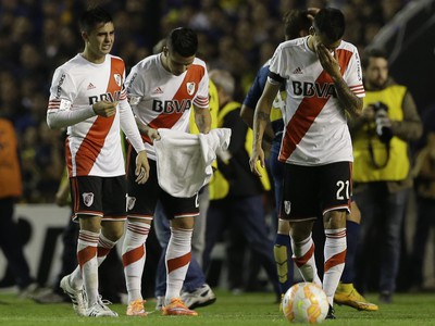 Hráči River Plate v bolestiach po útoku sprejom