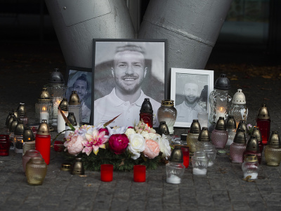 Hokejoví fanúšikovia si uctili pamiatku slovenského hokejistu Borisa Sádeckého