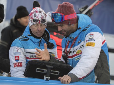 Tréner slovenskej lyžiarky Petry Vlhovej Livio Magoni (vľavo) a jej brat a manažér tímu Boris Vlha