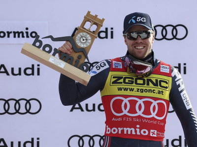 Na snímke nórsky lyžiar Aleksander Aamodt Kilde oslavuje tretie miesto v zjazde mužov Svetového pohára v alpskom lyžovaní v talianskom Bormiu