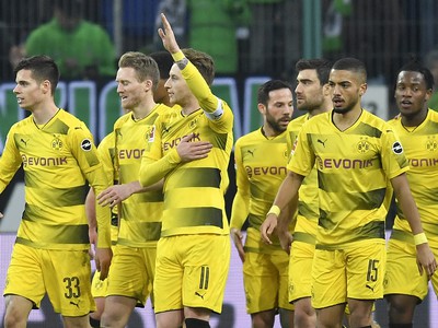 Hráči Dortmundu sa radujú z gólu
