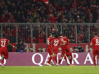 Hráči Bayernu sa radujú z gólu