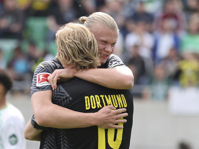 Hráči Borussie Dortmund oslavujú gól