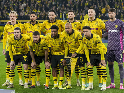 Hráči Borussie Dortmund pred odvetným zápasom osemfinále Ligy majstrov