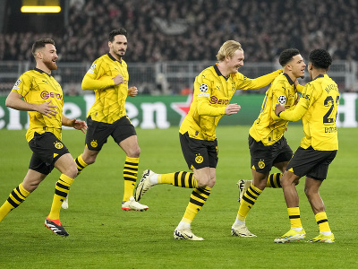 Hráči Borussie Dortmund oslavujúci gól