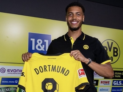 Lukas Nmecha sa upísal Dortmundu