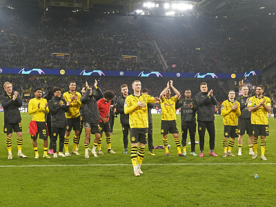 Oslavujúci hráči Borussie Dortmund, v popredí Marco Reus