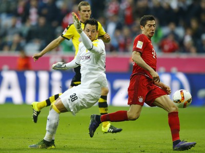 Robert Lewandowski dáva gól Bayernu