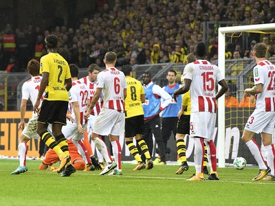 Sokratis dáva gól Dortmundu