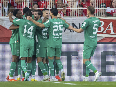 Hráči Borussie Mönchengladbach oslavujú gól