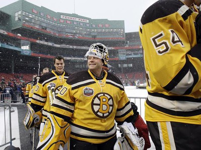 Gólman Bostonu Bruins Tim Thomas 