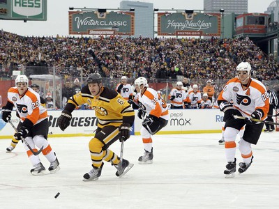 Matt Carle, Byron Bitz a Chris Pronger 