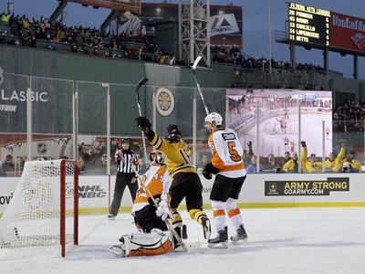 Marco Sturm strieľa víťazný gól Winter Classic