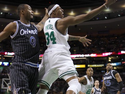 Paul Pierce strieľa na