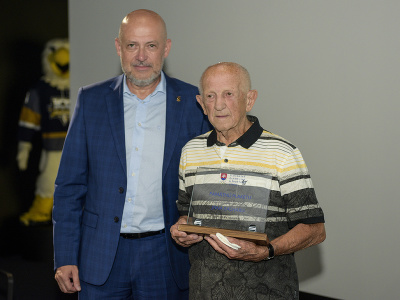 Olympijský víťaz boxer Ján Zachara a predseda Slovenského olympijského a športového výboru (SOŠV) Anton Siekel