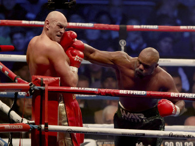 Tyson Fury zdolal Dereka Chisoru a obhájil titul majstra sveta