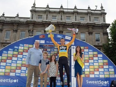 Bradley Wiggins sa stal celkovým víťazom 10. pretekov Okolo Británie