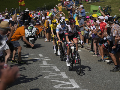 Brandon McNulty, Tadej Pogačar a Jonas Vingegaard počas 17. etapy Tour de France