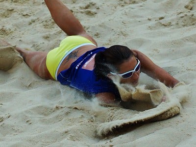 Pád do horúceho piesku na turnaji Elite Beach Tour určite  nebol najpríjemnejší