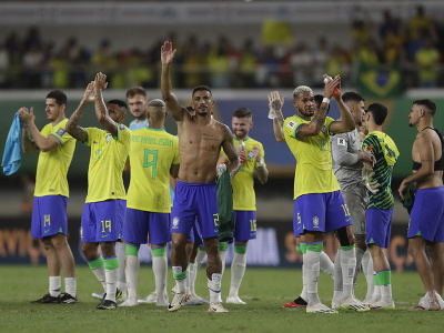 Futbalisti Brazílie oslavujú výhru nad Bolíviou
